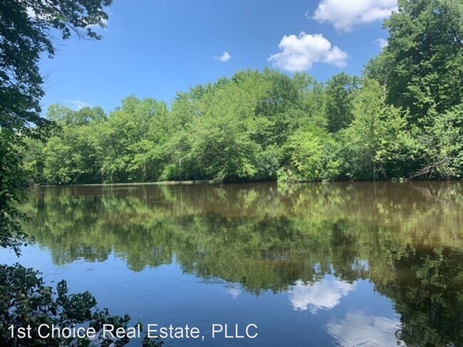 Building Photo - 2 br, 1 bath House - 10601 Riverside Drive