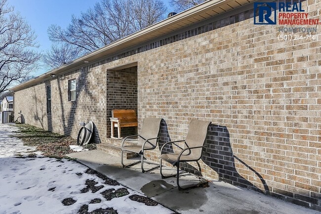 Building Photo - 875 Jane Dr