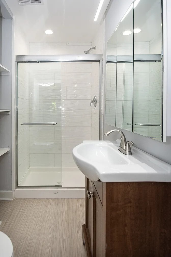 Building Photo - 10539 Greenwood Rd