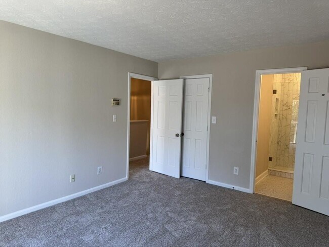 Building Photo - 731 Hanover Ln SE