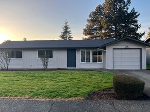 Building Photo - 1055 SE Villard St