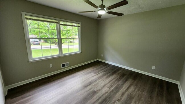 Building Photo - 1007 Strawberry Ln