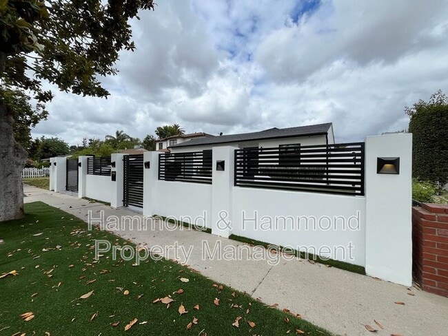 Building Photo - 5735 Saloma Ave