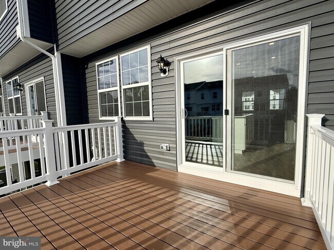 Building Photo - 209 Independence Ct