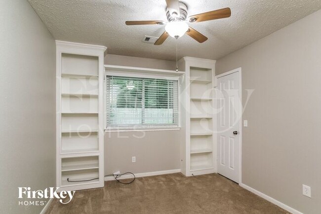 Building Photo - 123 S Village Knoll Cir