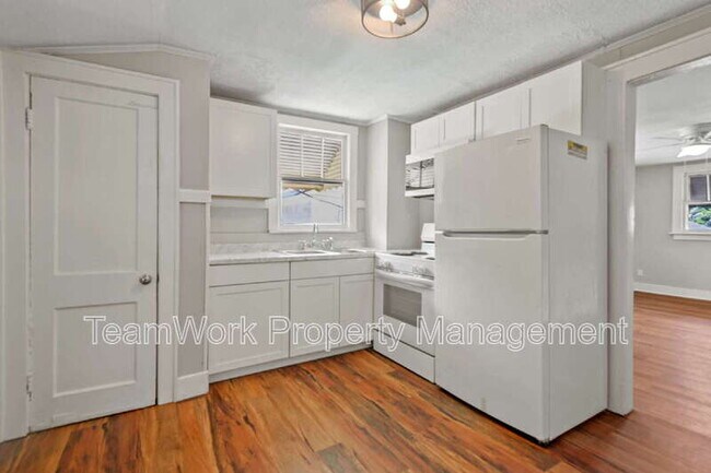 Building Photo - 3530 Admiral Dr