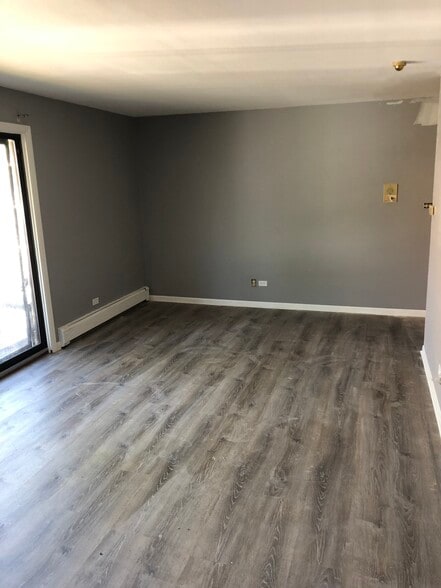 Building Photo - 1441 Carriage Ln