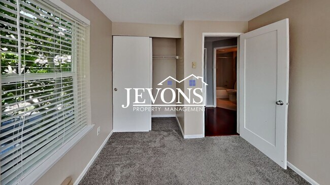 Building Photo - Stunning property in the heart of Seattle!