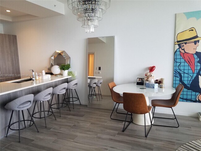 Building Photo - 801 S Miami Ave