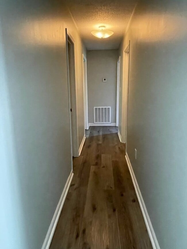 Building Photo - Move In Ready!!