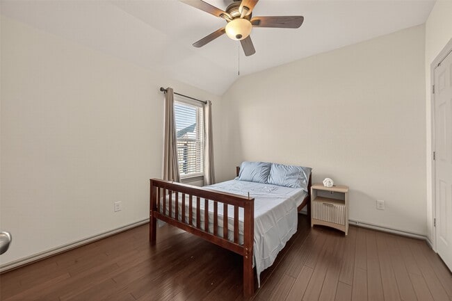 Building Photo - 9743 Birdsnest Ct