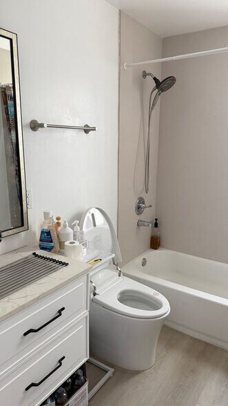 Building Photo - 301 W 1st St