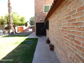 Building Photo - 6565 Calle La Paz