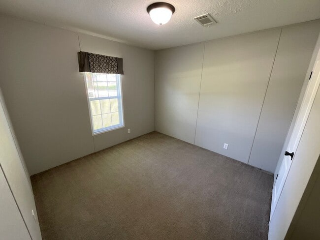 Building Photo - Beautiful 3/2 Mobile Home w/ Lawn Maintenance Included