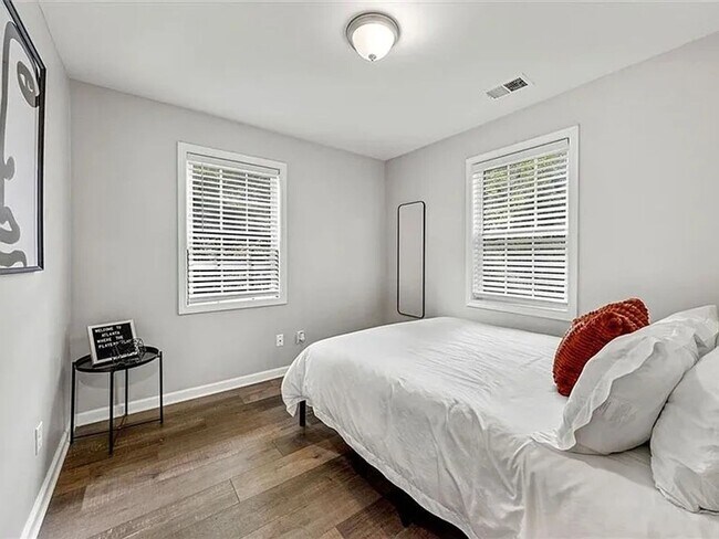 Building Photo - Charming 3BR House in Atlanta