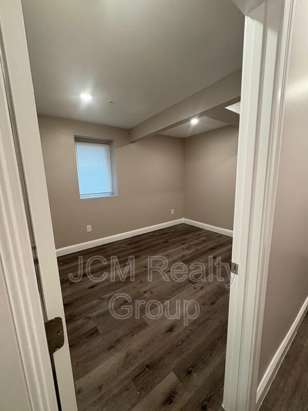 Building Photo - 32 Hartwell St