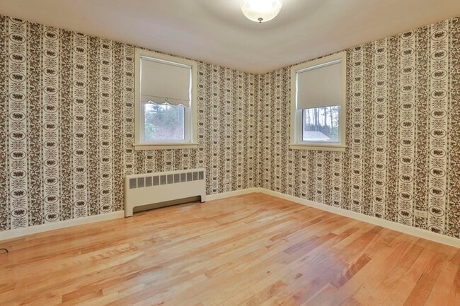 Building Photo - 334 S River Rd