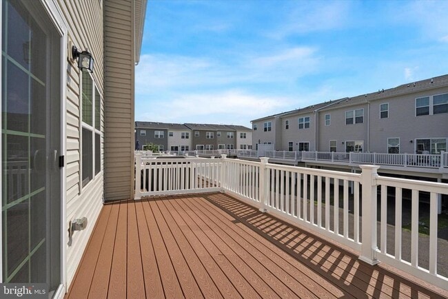 Building Photo - 102 Foxtail Wy