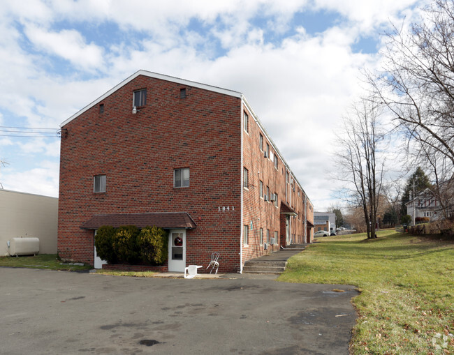 Primary Photo - 1841 Davisville Rd
