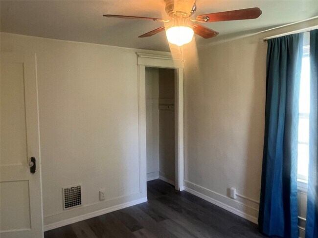 Building Photo - 208 S Liberty Ave