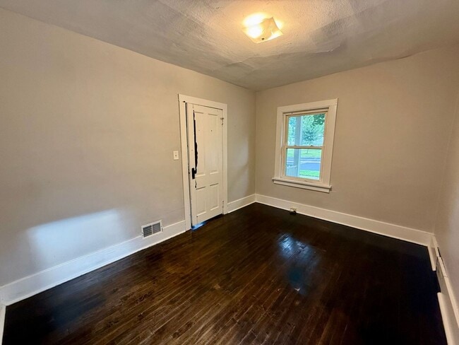 Building Photo - 3 Bed 1 Bath Single Family Home in Rothschild