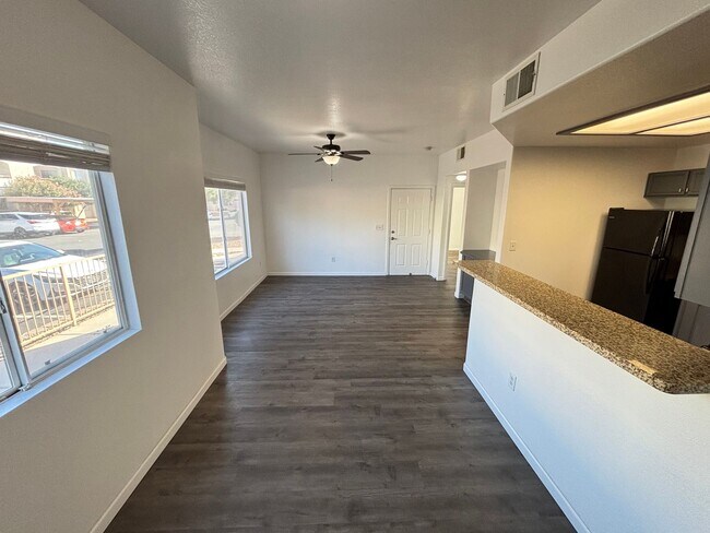 Building Photo - Modern 2bed/1.5bath  Condo nestled in a great area!