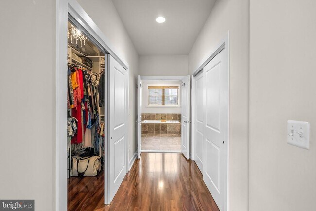 Building Photo - 711 McKenzie Ave