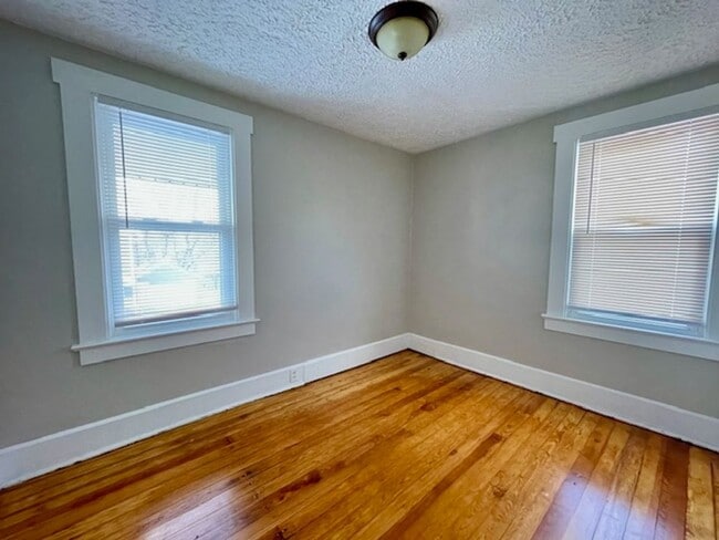 Building Photo - IDEAL 3 Bedroom Home!