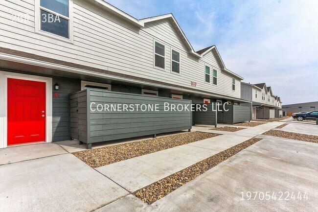 Building Photo - 305 Omnia-A