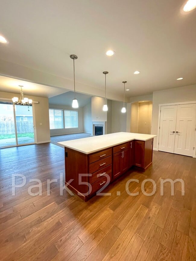 Building Photo - Half Off First Full Month! 4 Bedroom Single Family Home in Lacey