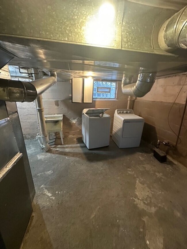 Building Photo - Charming 4-Bedroom Single-Family Rental in Rochester – Ready for Move In