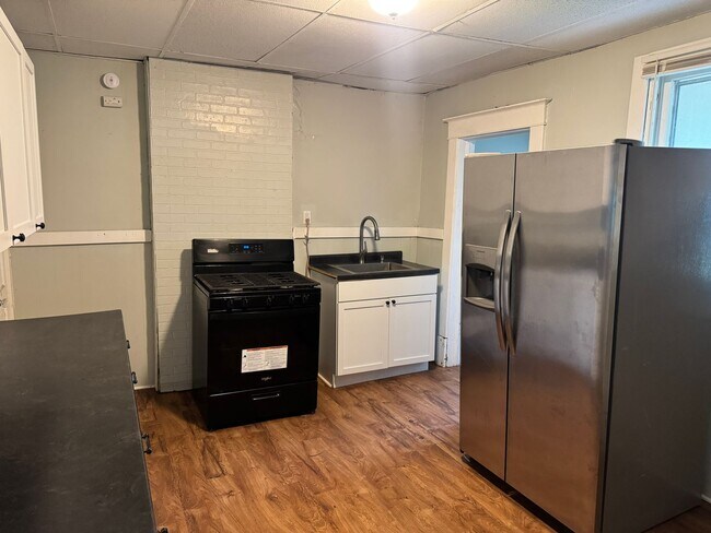 Building Photo - 2219/2221  S 10th St.  St. Joseph, MO 64503