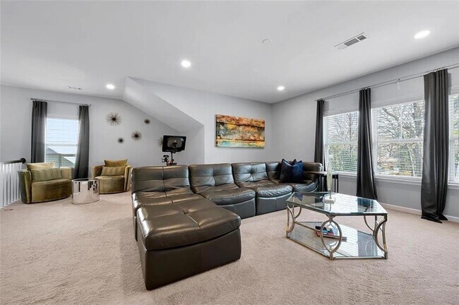 Building Photo - 3165 Oakdale Rd