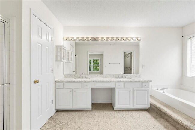 Building Photo - 490 Chippenham Ct
