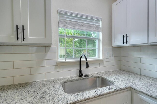 Building Photo - 9574 Darkwood St