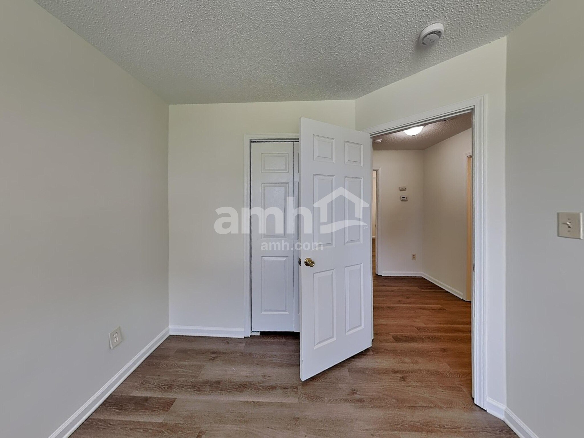 Building Photo - 821 Barbee Farm Dr