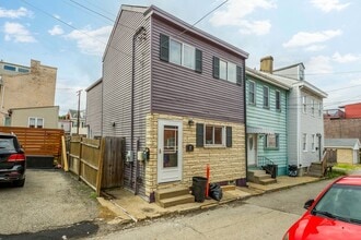 Building Photo - Beautifully Renovated 3 bed, 3 bath Home i...