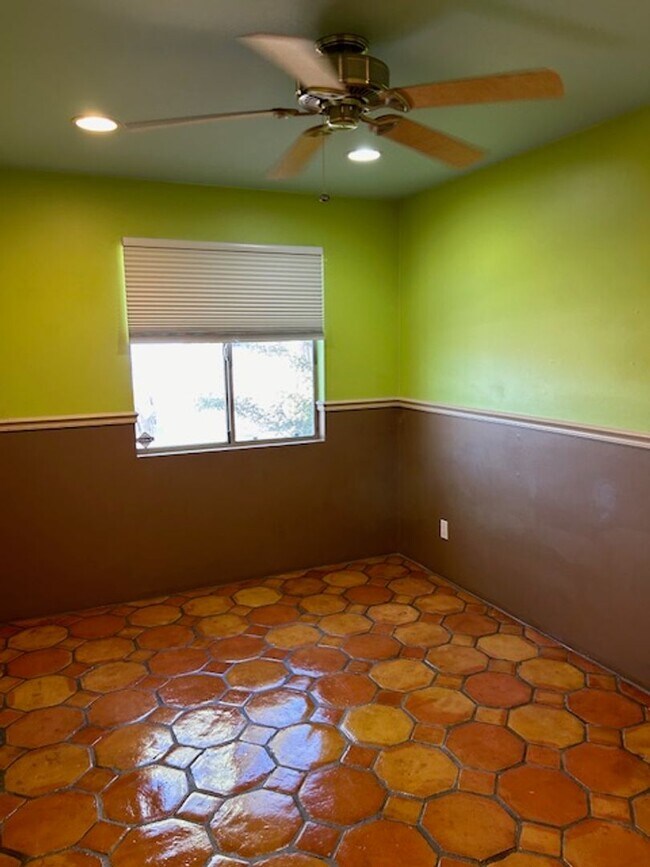 Building Photo - 2 Bedrooms PLUS Den NW Tucson