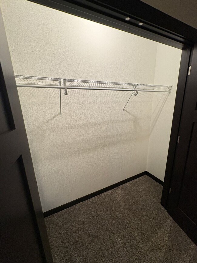 Building Photo - PRICE REDUCED!!! 4 bed / 3 bath Twinhome for Rent!