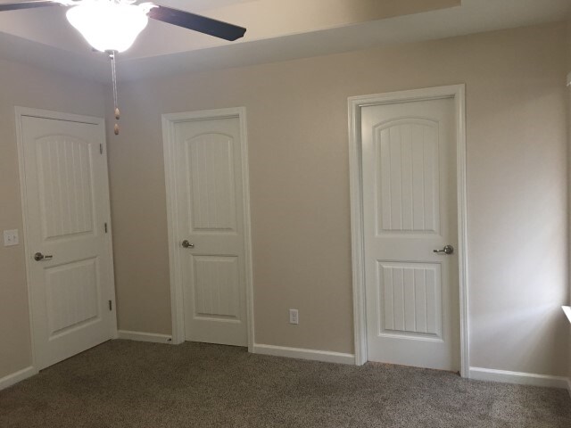 Building Photo - 298 Willow Point Cir