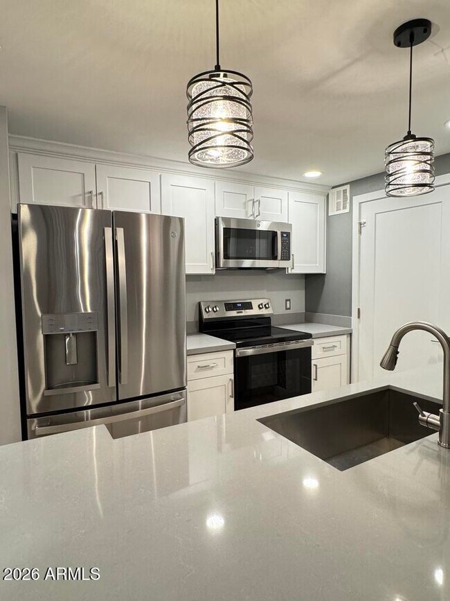 Building Photo - 1701 E Colter St