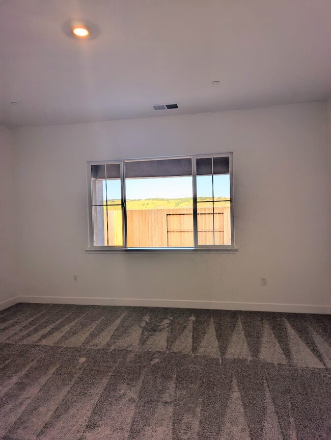 Building Photo - 5069 Brooks Cir