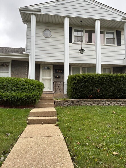 Building Photo - 7108 W Niles Ave