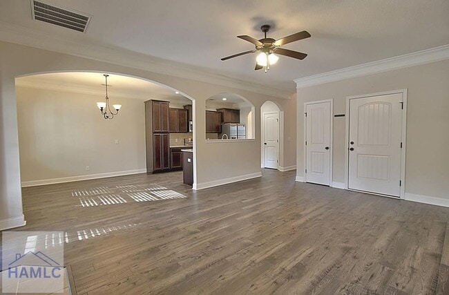 Building Photo - 220 Fairview Dr NE