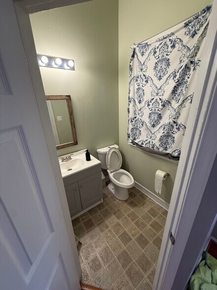 Building Photo - 12 Paynter St