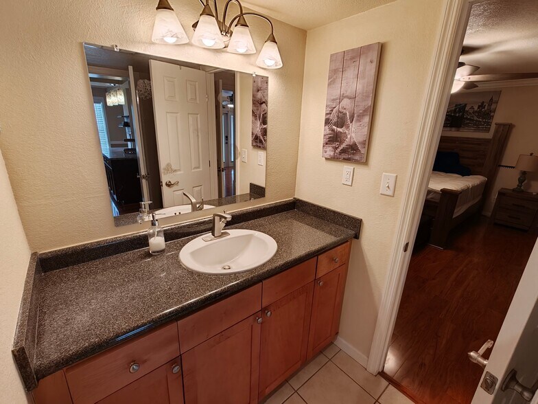 Building Photo - 4945 Coquina Key Dr SE