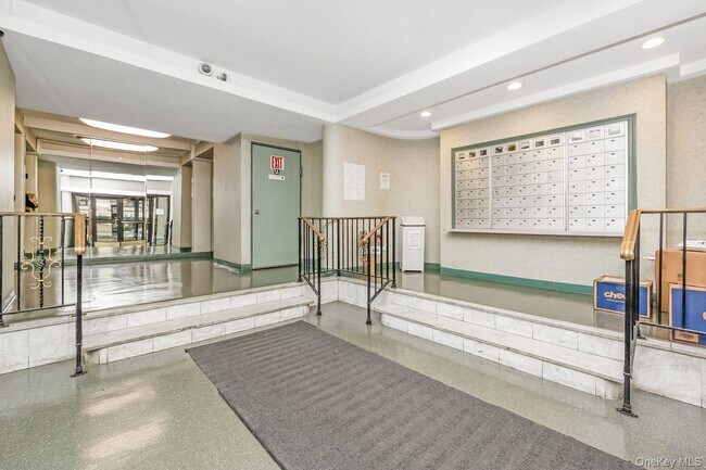 Building Photo - 98-50 63rd Dr