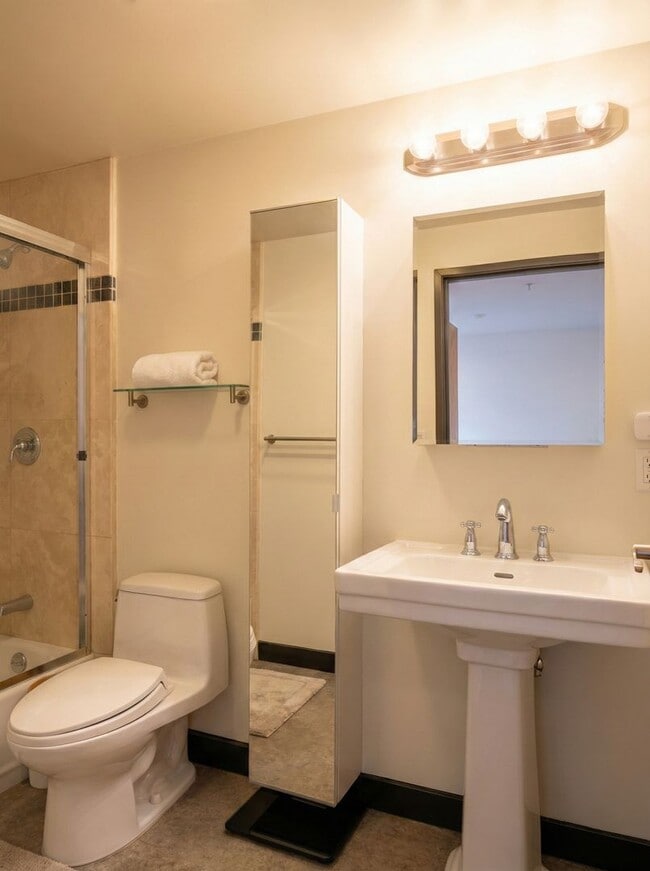 Building Photo - Authentic Industrial Living at the Historic Lofts Steps from Lake Merritt