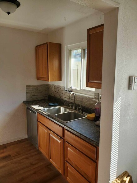 Building Photo - 2114 Peppertree Way