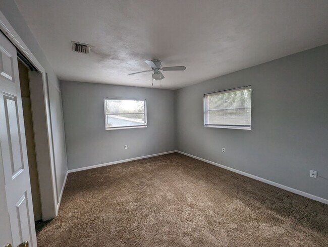 Building Photo - Nicely sized 2 Bedroom in Beverly Hills